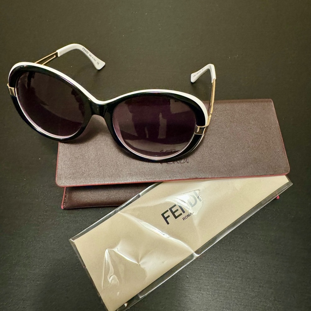 Original Fendi sunglasses, excellent condition + case